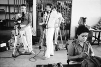 Image of sheet 19840560 photo 11: Journalisten besuchen Schneiderei der sandinistischen Armee. wo viele Frauen an der Nähmaschine arbeiten, Managua, Nicaragua 1984. 

Journalismus