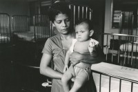 Image of sheet 19840620 photo 43: Mutter und krankes Kind im Spital. Mother and sick child in hospital.
Nicaragua, Región Autónoma del Atlántico Sur RAAS Nicaragua 1984 √ woman baby health center clinic
Gesundheit
© 1984, by OLIVIA HEUSSLER / www.clic.li