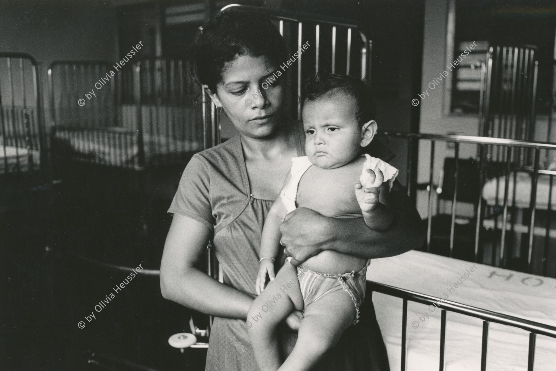 Image of sheet 19840620 photo 43: Mutter und krankes Kind im Spital. Mother and sick child in hospital.
Nicaragua, Región Autónoma del Atlántico Sur RAAS Nicaragua 1984 √ woman baby health center clinic
Gesundheit
© 1984, by OLIVIA HEUSSLER / www.clic.li