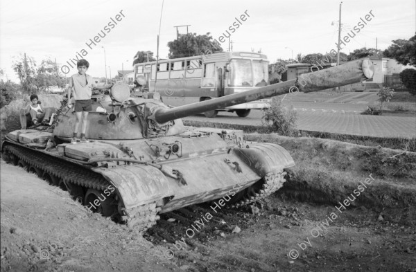 Image of sheet 19840650 photo 10: Panzer steht in Managua. Nicaragua 1984