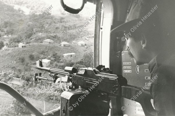 Image of sheet 19840680 photo 32: Sandinistischer Komandant am Maschinengewehr im Helikopter. Nicaragua 1984 √ 
Sandinista commandant Alvaro Baltodano on the machine gun in a russian soviet helicopter on a trip back to Jinotega.