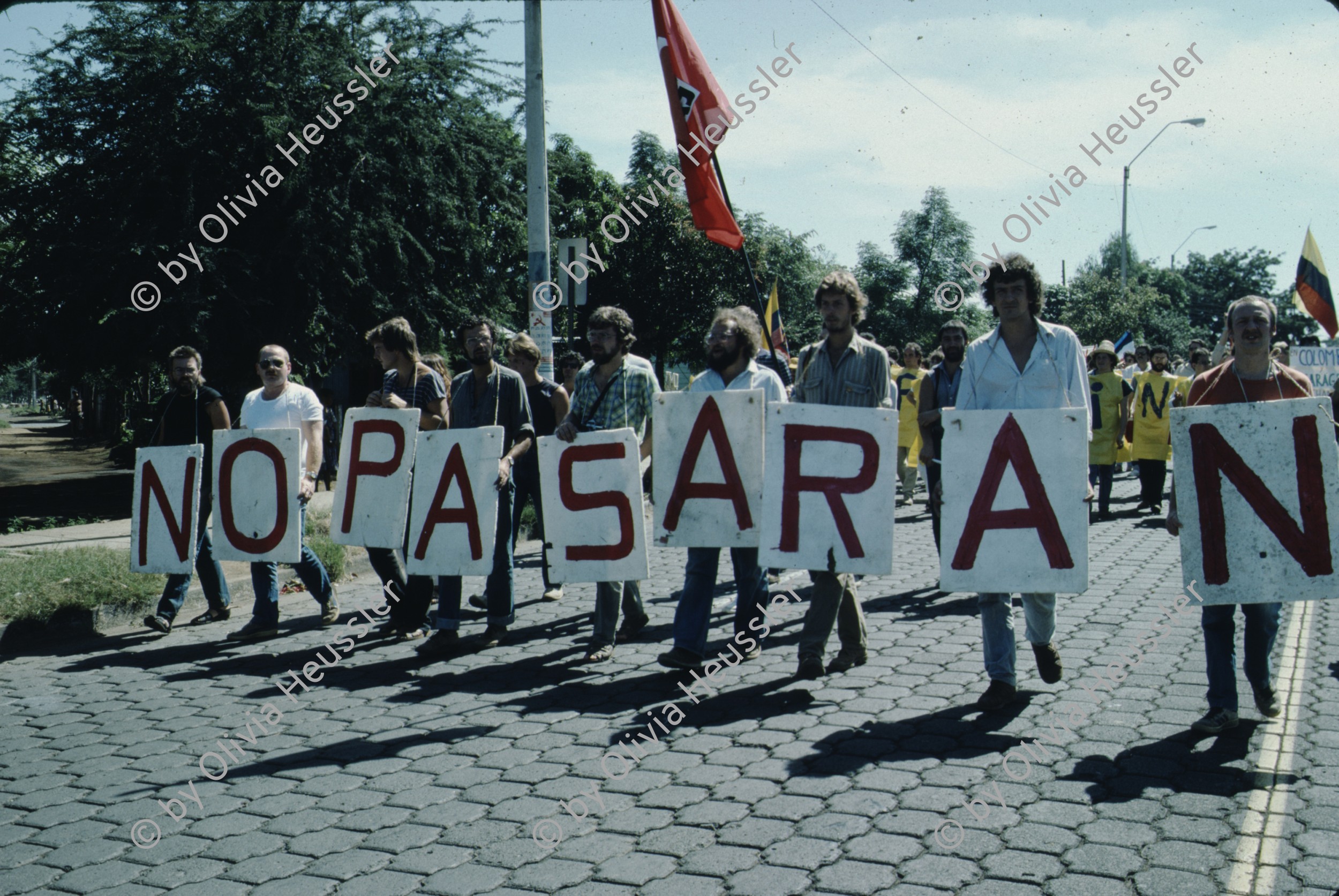 Image of sheet 19843000 photo 12: Junge Menschen aus der Schweiz arbeiten in Arbeitsbrigaden. Nicaragua, Zentralamerika.


Menschen; Arbeit; Solidaritaet; Nicaragua; Brigadisten; Brigaden