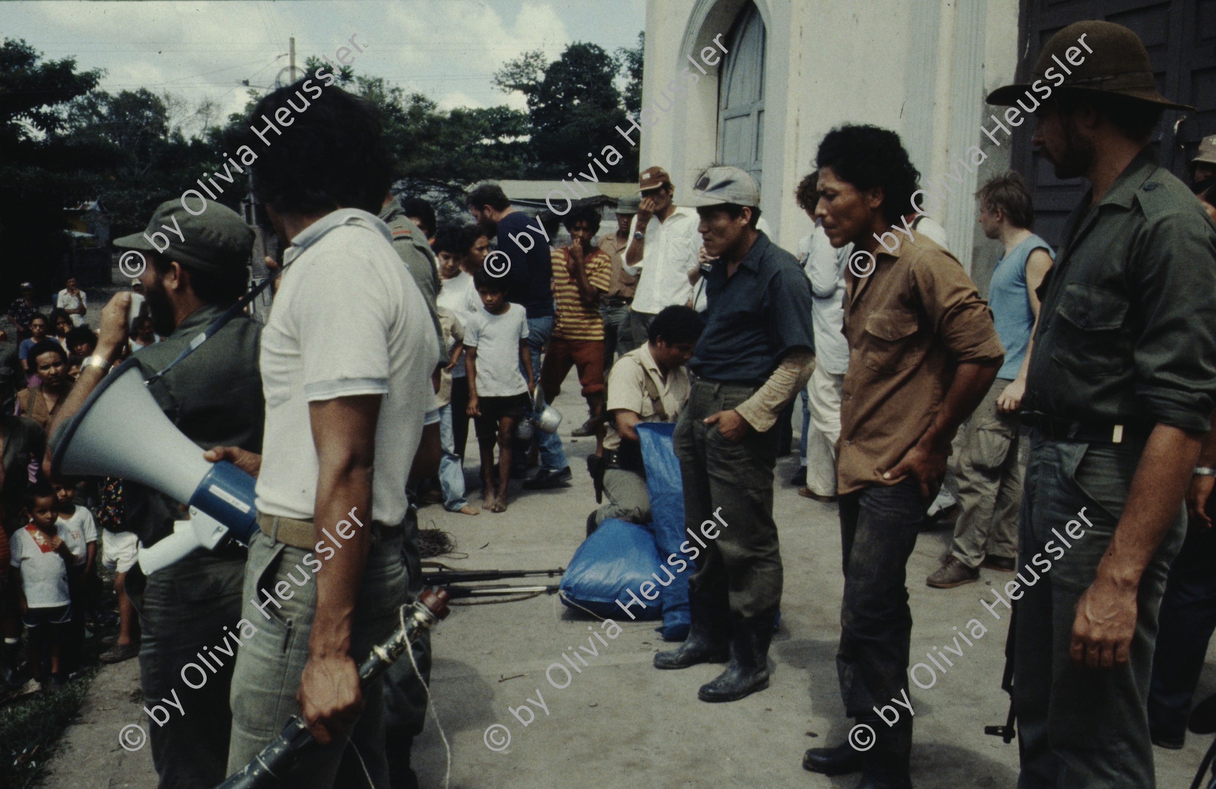 Image of sheet 19843000 photo 25: Junge Menschen aus der Schweiz arbeiten in Arbeitsbrigaden. Nicaragua, Zentralamerika.


Menschen; Arbeit; Solidaritaet; Nicaragua; Brigadisten; Brigaden