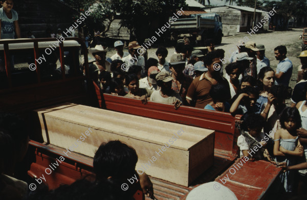 Image of sheet 19843000 photo 26: Junge Menschen aus der Schweiz arbeiten in Arbeitsbrigaden. Nicaragua, Zentralamerika.


Menschen; Arbeit; Solidaritaet; Nicaragua; Brigadisten; Brigaden