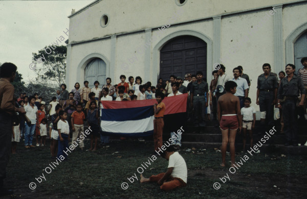 Image of sheet 19843000 photo 27: Junge Menschen aus der Schweiz arbeiten in Arbeitsbrigaden. Nicaragua, Zentralamerika.


Menschen; Arbeit; Solidaritaet; Nicaragua; Brigadisten; Brigaden