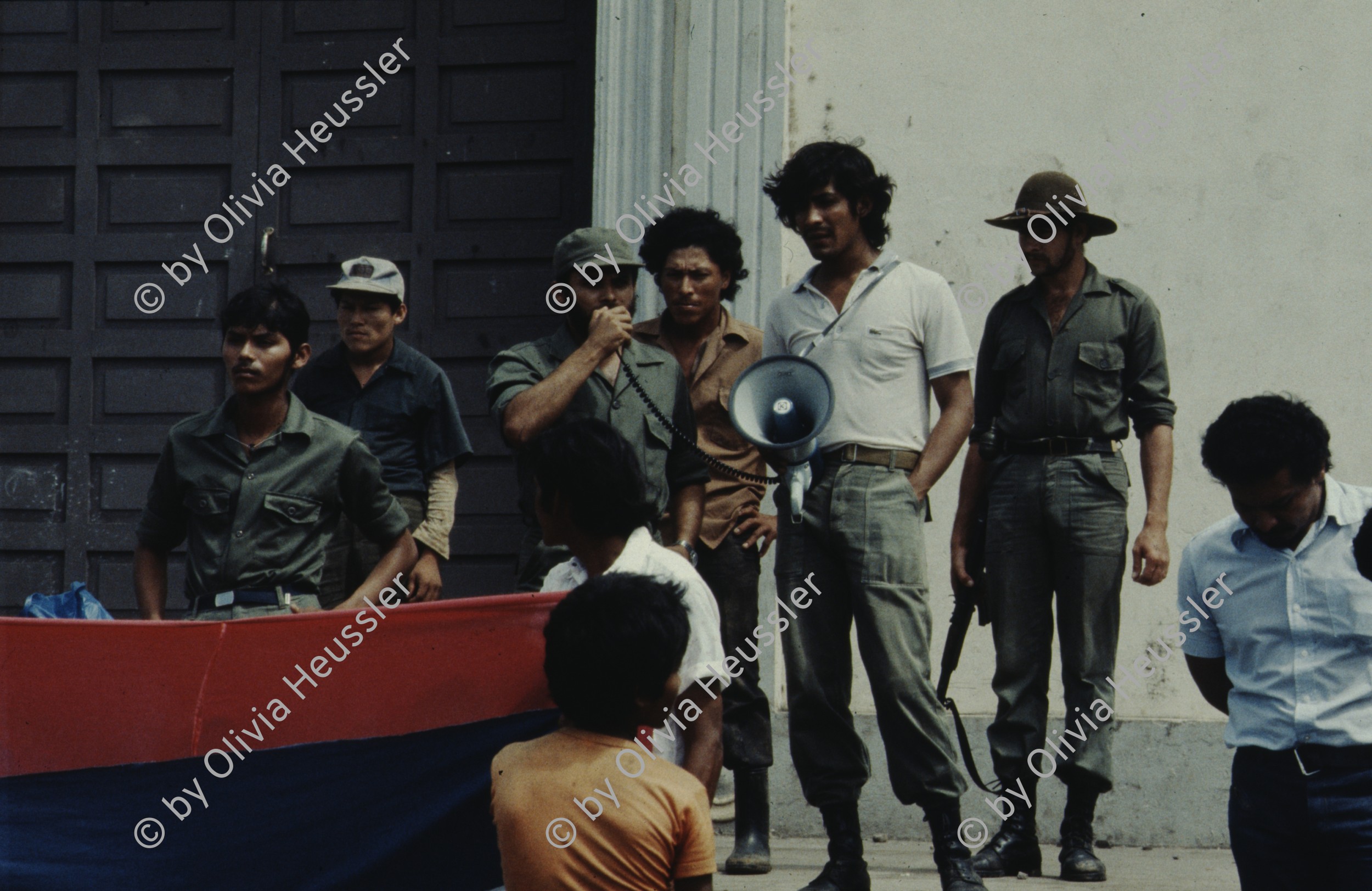 Image of sheet 19843000 photo 28: Junge Menschen aus der Schweiz arbeiten in Arbeitsbrigaden. Nicaragua, Zentralamerika.


Menschen; Arbeit; Solidaritaet; Nicaragua; Brigadisten; Brigaden