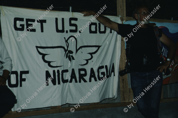 Image of sheet 19843000 photo 30: Junge Menschen aus der Schweiz arbeiten in Arbeitsbrigaden. Nicaragua, Zentralamerika.

19843000 03
Menschen; Arbeit; Solidaritaet; Nicaragua; Brigadisten; Brigaden
1984

{