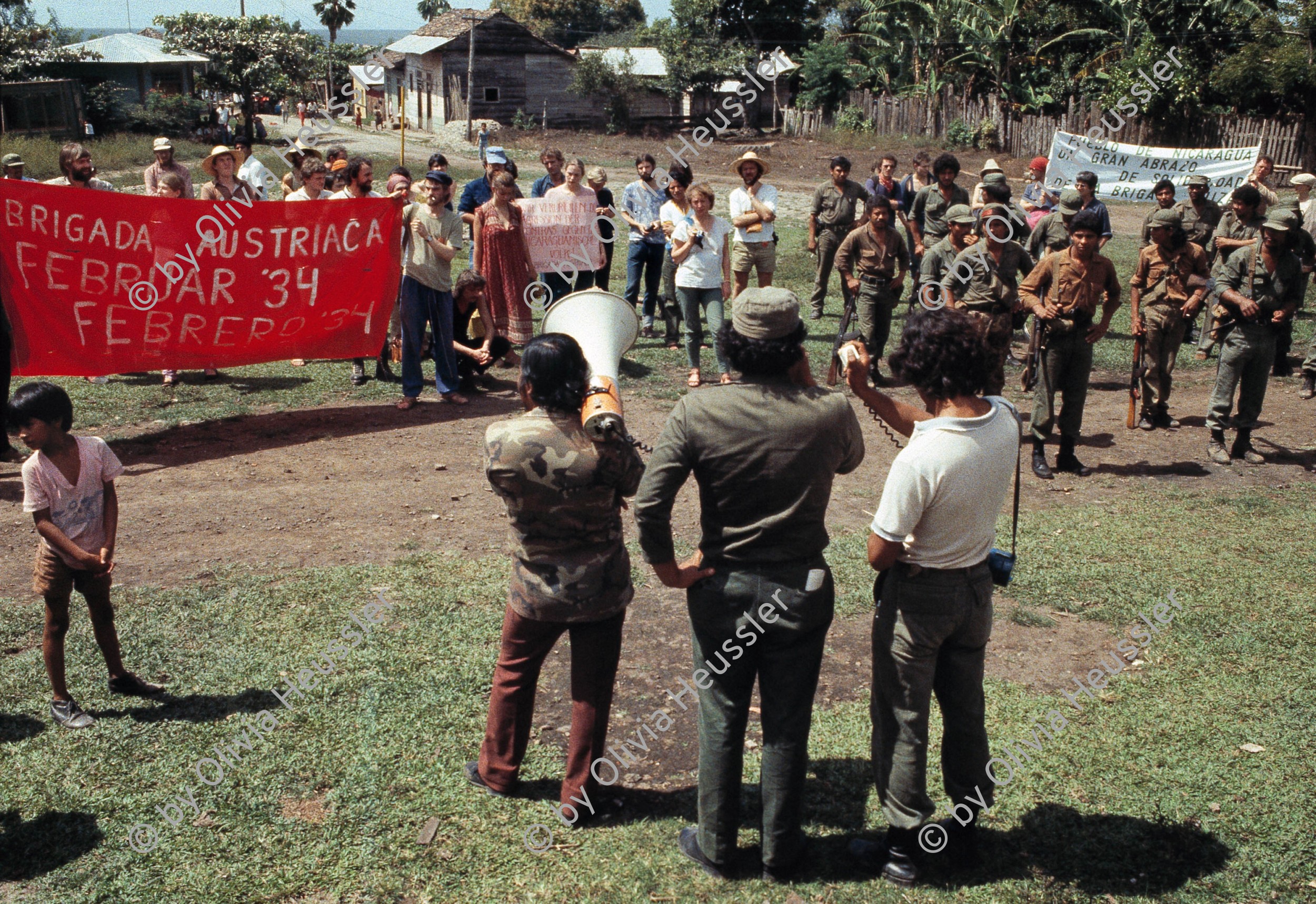 Image of sheet 19843000 photo 41: Junge Menschen aus der Schweiz arbeiten in Arbeitsbrigaden. Nicaragua, Zentralamerika.

Oesterreich Austria
Menschen; Arbeit; Solidaritaet; Nicaragua; Brigadisten; Brigaden