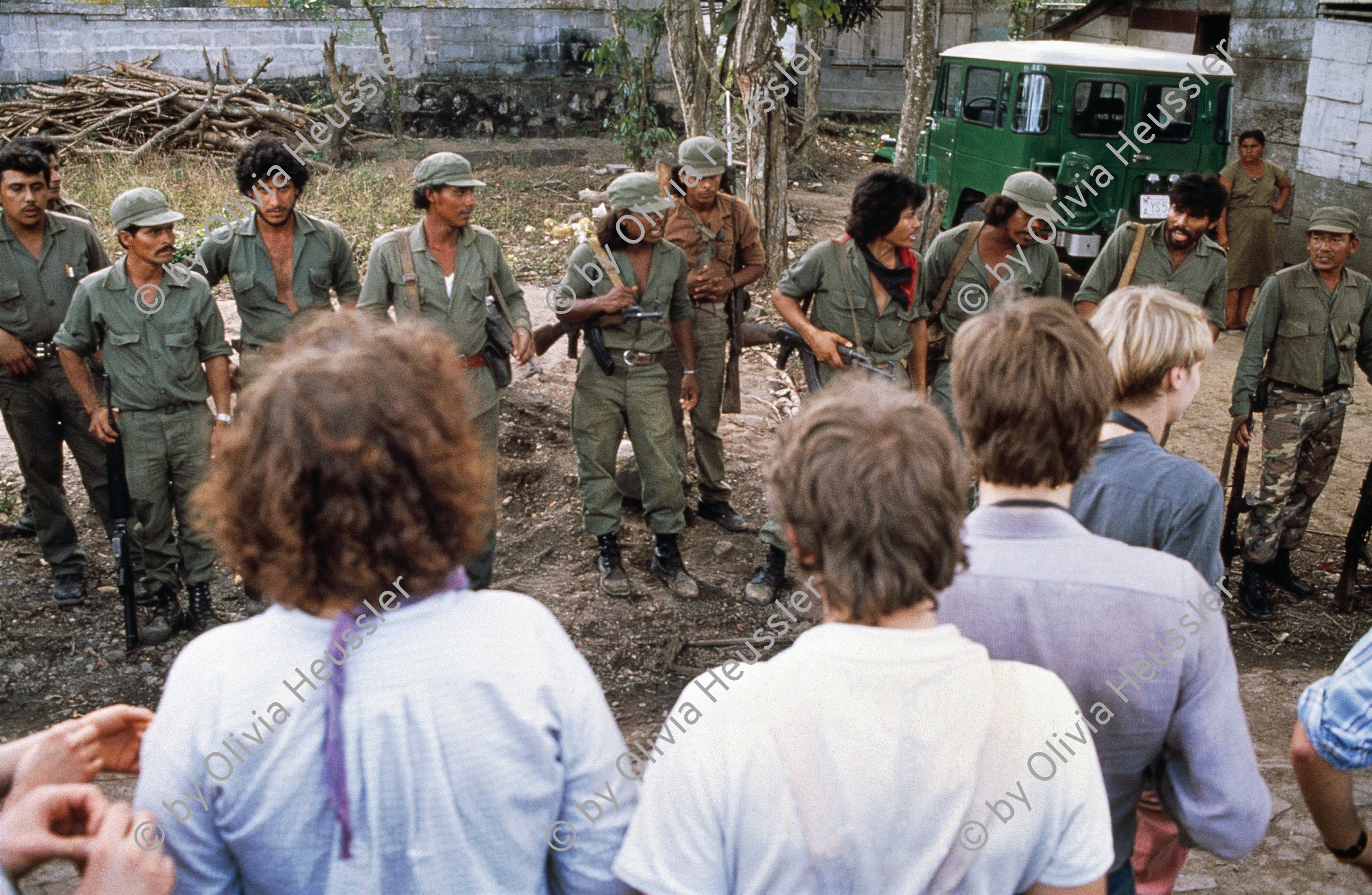 Image of sheet 19843000 photo 42: Junge Menschen aus der Schweiz arbeiten in Arbeitsbrigaden. Nicaragua, Zentralamerika.