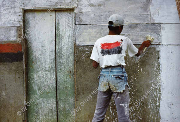 Image of sheet 19843000 photo 66: Die Farben der sandinistischen Nationalen Befreiungsfront (FSLN) // The colors of the Sandinista National Liberation Front (FSLN). Nicaragua, Zentralamerica

19843000 66
Menschen; Arbeit; Solidaritaet; Nicaragua; FSLN
1984
Aus: The dream of Solentiname p.29
Im Bestand der Fotostiftung Schweiz 19.2 x 29.5 cm
1987.002