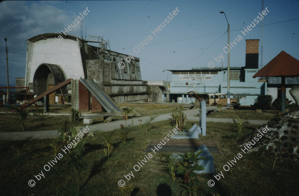 Image of sheet 19843001 photo 16: Eine Wandmalerei für den 5 Jahrestag der sandinistischen Revolution. 19.07.1984 Nicaragua, Zentralamerika

19843001 1984
Werbung; Politisch; Politik; Revolution: Bauer; Campesino; Gewehr; Waffe; Sandinismus; Sandinisten; Propaganda; Graffiti; Wandmalerei; Muralismo; Mural