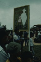 Image of sheet 19843001 photo 5: Eine Wandmalerei für den 5 Jahrestag der sandinistischen Revolution. 19.07.1984 Nicaragua, Zentralamerika

19843001 1984
Werbung; Politisch; Politik; Revolution: Bauer; Campesino; Gewehr; Waffe; Sandinismus; Sandinisten; Propaganda; Graffiti; Wandmalerei; Muralismo; Mural