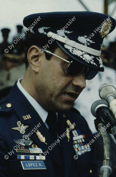 Image of sheet 19843003 photo 12: Ranghohe Offiziere der honduranischen Streitkraefte an einer Parade in Tegucigalpa, Las Tapias, Honduras am 16. April 1984, Zentralamerika.

19843003 1984
Militaer; Personal; Generaele; Honduras; Parade; Verantwortliche; Folter; Las Tapias; Orden; Sonnenbrille; Streitkraefte; Offiziere; ranghohe