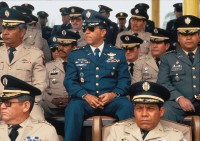 Image of sheet 19843003 photo 2: Militaer; Personal; Generaele; Honduras; Parade; Verantwortliche; Folter; Las Tapias; Orden; Sonnenbrille; Streitkraefte; Offiziere; ranghohe