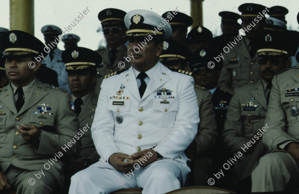 Image of sheet 19843003 photo 5: Ranghohe Offiziere der honduranischen Streitkraefte an einer Parade in Tegucigalpa, Las Tapias, Honduras am 16. April 1984, Zentralamerika.


Militaer; Personal; Generaele; Honduras; Parade; Verantwortliche; Folter; Las Tapias; Orden; Sonnenbrille; Streitkraefte; Offiziere; ranghohe