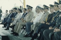 Image of sheet 19843003 photo 6: Ranghohe Offiziere der honduranischen Streitkraefte an einer Parade in Tegucigalpa, Las Tapias, Honduras am 16. April 1984, Zentralamerika.

19843003 1984
Militaer; Personal; Generaele; Honduras; Parade; Verantwortliche; Folter; Las Tapias; Orden; Sonnenbrille; Streitkraefte; Offiziere; ranghohe
