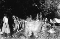 Image of sheet 19850090 photo 14: Morgenbad mit Frauen,  Matagalpa, Nicaragua 1985.