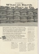 Image of sheet 19850120 photo 40: Gruppenbild der Kaffeebrigade. Abschied. Nica. Kameramann, Internationalistinnen Kaffeepflücker Brigade. Sängerin. sandinist Cmdte. Kommandant der Revolution Daniel Ortega spricht. im Hintergrund liegt Matagalpa. Kaffeesäcke. 
Product of Nicaragua libre. Lavado Segovia. Kaffee Nicaragua 1985 Arbeit