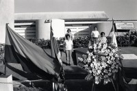 Image of sheet 19850140 photo 31: Der 2. Todestag der Salvadorianischen Kommandantin Ana Maria. Sie wurde in Nicaragua mit einer Axt erschlagen. Marcial, ihr Lebenspartner hat sich kurz darauf umgebracht. Verschiedene Junge Sandinisten stehen am Grab Wache. Nicaragua 1985 
√ © 1985, by OLIVIA HEUSSLER / www.clic.li