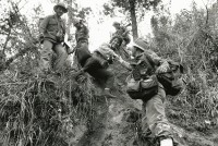 Image of sheet 19850160 photo 33: «Cerro 1300», Dpto. de Nueva Segovia, √ Reporter Reportage War Krieg Front Frente de guerra Jalapa Militär military soldiers Front Fotografin female photographer