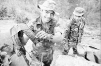 Image of sheet 19850170 photo 20: Tabak häuser bei Esteli. Gabrielle Baur mit Zwei Soldatinnen des Veronica Lacayo. Soldatin inmitten Soldaten auf der Fahrt zur Front. Aufstieg auf de Cerro. Soldaten am Morgen in Wolldecken gehüllt. Das Kreuz auf dem Militärhemd Gewehre aufgestellt und Soldat. Soldat und Soldatin beim Kaffeekränzchen an der im Basislager. Soldat zeigt mir seine Handgranaten. Neuer Haarschnitt für einen Soldaten an der Front. Mörser. Zwei Soldatinnen vom Frauenbataillon Veronica Lacayo tanzen neben einem kubanischem Transistorradio an der Grenzlinie zu Honduras. Nach einem ein wöchigen Kampf wurde der Cerro 1300 von den Sandinisten befreit und 30 Soldaten fielen zum Opfer. Der Tukan auf der Akka AK-47 Kalaschnikov war ein Glücksbringer für die Soldaten ist aber auf der langen Reise im Lastwagen verdurstet. Las Segovias Nicaragua 1985

The Sandinista Popular Army (or People's Army; Ejército Popular Sandinista, EPS) was the military established in 1979 by the new Sandinista government to replace the National Guard, following the overthow of Anastasio Somoza Debayle. In post-Sandinista Nicaragua, it has been remolded into the National Army of Nicaragua. Joaquín Cuadra was chief of staff, serving Defense Minister Humberto Ortega. A draft, called the Patriotic Military Service (Servicio Militar Patriótico), (SMP) was instituted in 1983. It later became Obligatory Military Service (Servicio Militar Obligatorio) (SMO).The special forces Tropas Pablo Ubeda initially came under the Ministry of Interior and then the BLI'S were Created.