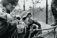 Image of sheet 19850170 photo 21: Angehörige Soldat und soldat der sandinistischen Armee an der Grenze zu Honduras  Basis Militärcamp Militär Las Segovias Nicaragua 04.85 1985 army soldier gorro cachorro military EPS FSLN troops