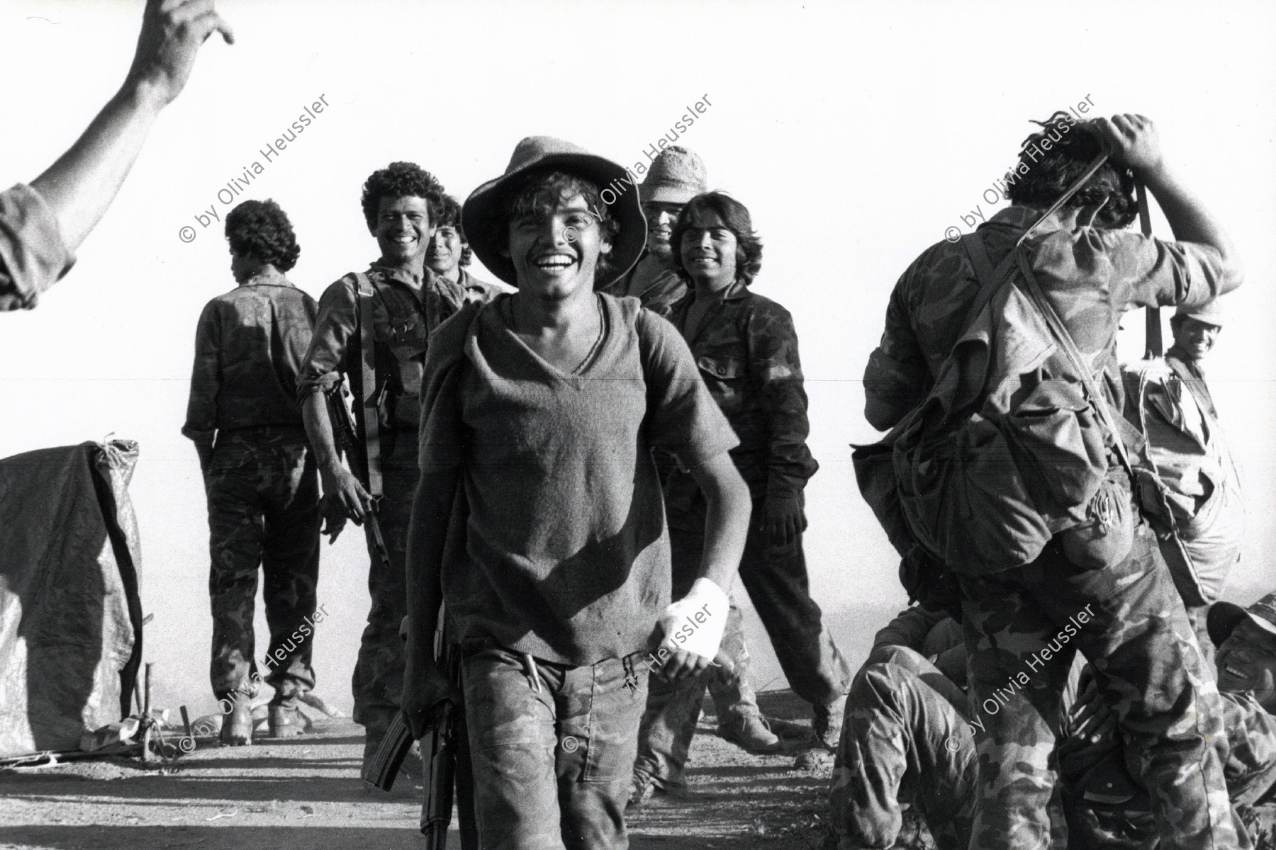 Image of sheet 19850170 photo 29: Angehörige der sandinistischen Armee an der Grenze zu Honduras  Las Segovias Nicaragua 04.85
Members of the 'Sandinist peoples army' (EPS) after the take of Cierro 1300, at the border to Honduras. 1985 √
military militär soldier cachorros war front north army

© 1985, OLIVIA HEUSSLER / www.clic.li