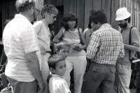 Image of sheet 19850180 photo 21: Leni Robert (mi) und Heidi Bär (li), Kooperative Polo de Yale, Nicaragua 1985.
polititians politics women swiss deputys Switzerland central america solidarity war sandinist