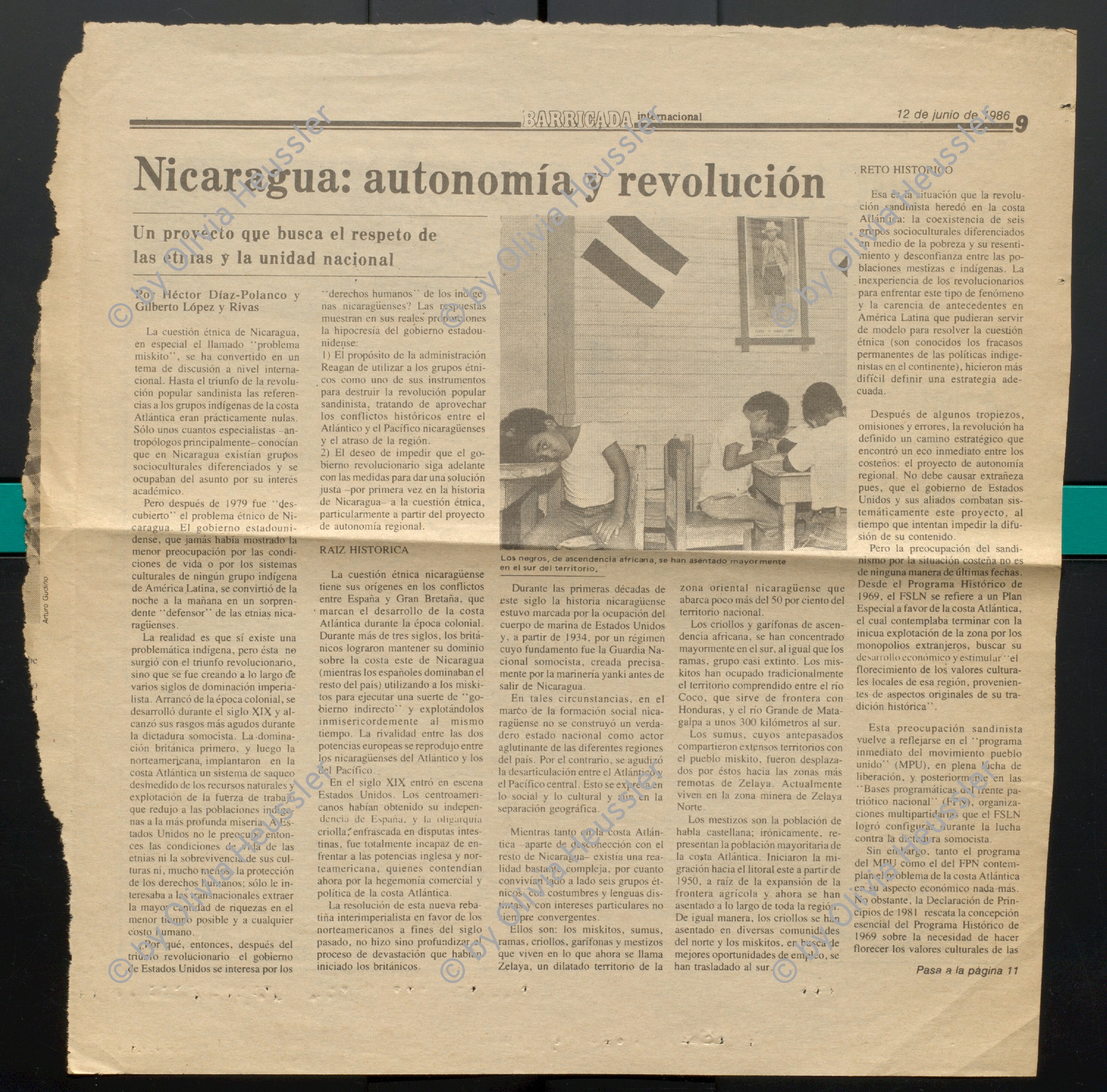 Image of sheet 19850220 photo 29: Der Hafen von Bluefields ist am morgen überfüllt von Menschen die nach El Bluff arbeiten gehen. In einer Schulklasse. Die Kinder vorwiegend Schwarze, kriegen in der Pause Süssigkeiten. Gruppenbild mit Kinder. Die kleinen im Kindergarten werden von Augusto Cäsar Sandino gut von der Wand herab überwacht. Die meisten Familien sind irgendwie mit den Moravern, den Mähren, einer eher nordamerikanischer Sekte liiert. Das Kulturzentrum schützt sich mit einer Wandmalerei gegen Vaganten. Vagabunde Es steht: «No aceptamos Vagos» Unterricht im Schreiben. Erste Versuche mit Hilfe der Lehrerin.
Bluefields es un municipio de la Región Autónoma del Atlántico Sur, Nicaragua. Su cabecera municipal es Bluefields, que actualmente es sede administrativa del Gobierno Regional Autónoma del Atlántico Sur. Este municipio colinda al norte con el municipio de Kukra Hill, al sur con los municipios de San Juan del Norte y El Castillo, al este con el Mar Caribe y al oeste con los Municipios de Nueva Guinea y El Rama. RAAS 1985
Bluefields (or Blewfields) is the capital of the municipality of the same name, and of Región Autónoma del Atlántico Sur (R.A.A.S.) in Nicaragua. It was also capital of the former Zelaya Department, which was divided into North and South Atlantic Autonomous Regions. It is located on Bluefields Bay at the mouth of the Escondido River.