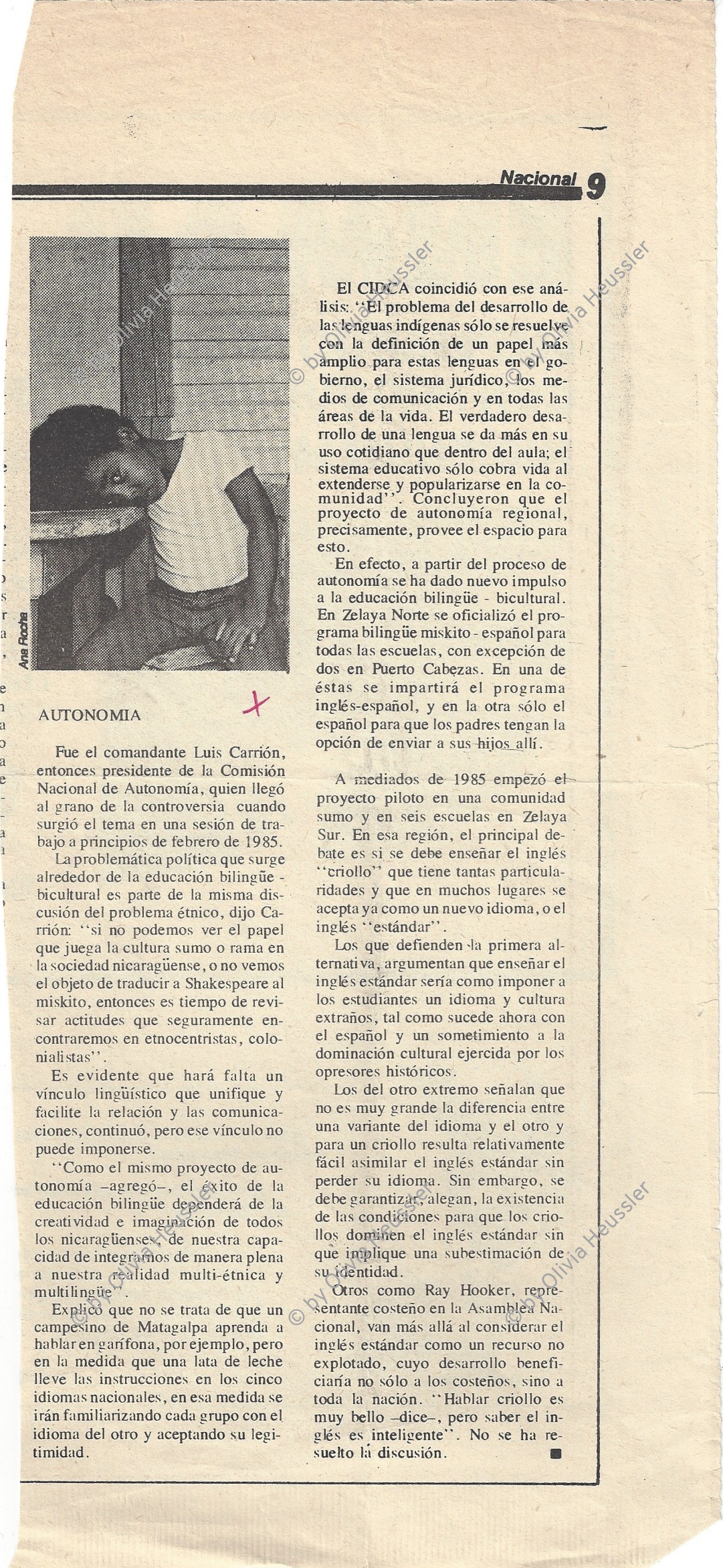 Image of sheet 19850220 photo 29: Der Hafen von Bluefields ist am morgen überfüllt von Menschen die nach El Bluff arbeiten gehen. In einer Schulklasse. Die Kinder vorwiegend Schwarze, kriegen in der Pause Süssigkeiten. Gruppenbild mit Kinder. Die kleinen im Kindergarten werden von Augusto Cäsar Sandino gut von der Wand herab überwacht. Die meisten Familien sind irgendwie mit den Moravern, den Mähren, einer eher nordamerikanischer Sekte liiert. Das Kulturzentrum schützt sich mit einer Wandmalerei gegen Vaganten. Vagabunde Es steht: «No aceptamos Vagos» Unterricht im Schreiben. Erste Versuche mit Hilfe der Lehrerin.
Bluefields es un municipio de la Región Autónoma del Atlántico Sur, Nicaragua. Su cabecera municipal es Bluefields, que actualmente es sede administrativa del Gobierno Regional Autónoma del Atlántico Sur. Este municipio colinda al norte con el municipio de Kukra Hill, al sur con los municipios de San Juan del Norte y El Castillo, al este con el Mar Caribe y al oeste con los Municipios de Nueva Guinea y El Rama. RAAS 1985
Bluefields (or Blewfields) is the capital of the municipality of the same name, and of Región Autónoma del Atlántico Sur (R.A.A.S.) in Nicaragua. It was also capital of the former Zelaya Department, which was divided into North and South Atlantic Autonomous Regions. It is located on Bluefields Bay at the mouth of the Escondido River.