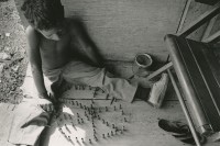 Image of sheet 19850230 photo 5: Knabe Junge Kind spielt mit leeren Patronen hülsen. little boy playes with emty bullets from AK-47.
El Bluff RAAS Nicaragua 1985 √

El Bluff is a port city on the Caribbean coast of Nicaragua within the bay of Bluefields. El Bluff handles limited cargo and has basic piers. It is also a base for the fishing vessels serving the Nicaraguan east coast going out to sea.
War Weapon Krieg Waffen Munition 

© 1985, OLIVIA HEUSSLER / www.clic.li