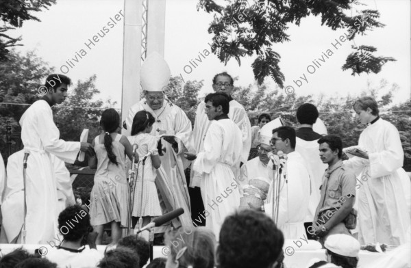 Image of sheet 19850250 photo 17: Im Waisenhaus 'La Mascota' geben die Kinder zum Muttertag einen Rap tanz.  Miguel Obando y Bravo wird in Managua zum Kardinalpriester erkoren. Nicaragua 1985