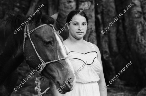 Image of sheet 19850260 photo 32: Frauenportraits in El Regadillo. Filmarbeiten von Kristina Konrad und Gabriela Baur. für «Cada dia historia» Es ist auch eine Photographin dabei, aus Esteli. Las Segovias Nicaragua 1985