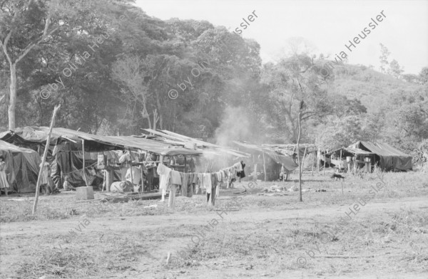 Image of sheet 19850270 photo 15: Das Assemtaiento Panali und Bartolo liegt am Rio Coco. Die Kinder haben es schwer und heiss unter den schwarzen Plastikplanen. Ich begleite eine Krankenschwester die jungen Mädchen die erste Hilfe Kurs. Beatmungen an einer Phantompuppe zeigt. Ein Mädchen ist mit ihren Schwestern mit der Kalaschnikov 
The AK-47 is a selective-fire, gas-operated 7.62×39 mm assault rifle, first developed in the USSR by Mikhail Kalashnikov. It is officially known as Avtomat Kalashnikova (Russian: Автомат Калашникова). It is also known as a Kalashnikov, an AK-47, or in Russian slang, Kalash.
unterwegs. Sandino steht an der Mauer. Eine Familie ohne Mann und Oberhaupt (!) bricht seine Zelte ab um in ein neuerstelltes Haus ohne Wände zu ziehen. Frau mit Baby sitzt unter einem Baum. Quilali Rio Coco Nicaragua 1985