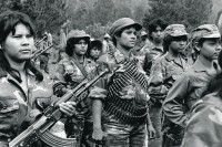 Image of sheet 19850290 photo 40: Die jungen Frauen des sandinistischen Frauenbataillon ' Veronica Lacayo'. La Sandrita, Las  Segovias Nicaragua. 1985 √
Military Army War Soldier Women Weapon
Members of the Sandinist peoples army female bataillon 'Veronica Lacayo' during exercise in armybase. waffen
Aus: «Der Traum von Solentiname/The dream of Solentiname/El sueño de Solentiname» p. 92