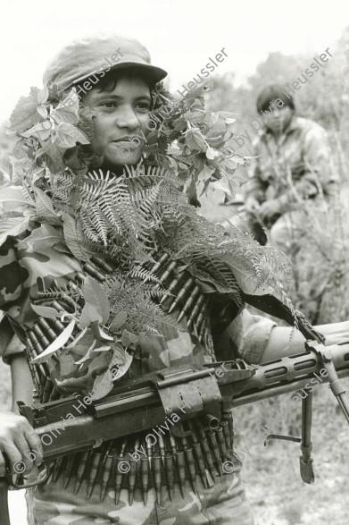 Image of sheet 19850290 photo 8: Tarnung beim sandinistischen Sandinist Frauenbataillon 'Veronica Lacayo' Front Soldatin Camouflage. EPS Army Soldier, FSLN Irgendwo in Nicaragua. 1985 √

The Sandinista Popular Army (or People's Army; Ejército Popular Sandinista, EPS) was the military established in 1979 by the new Sandinista government to replace the National Guard, following the overthow of Anastasio Somoza Debayle.