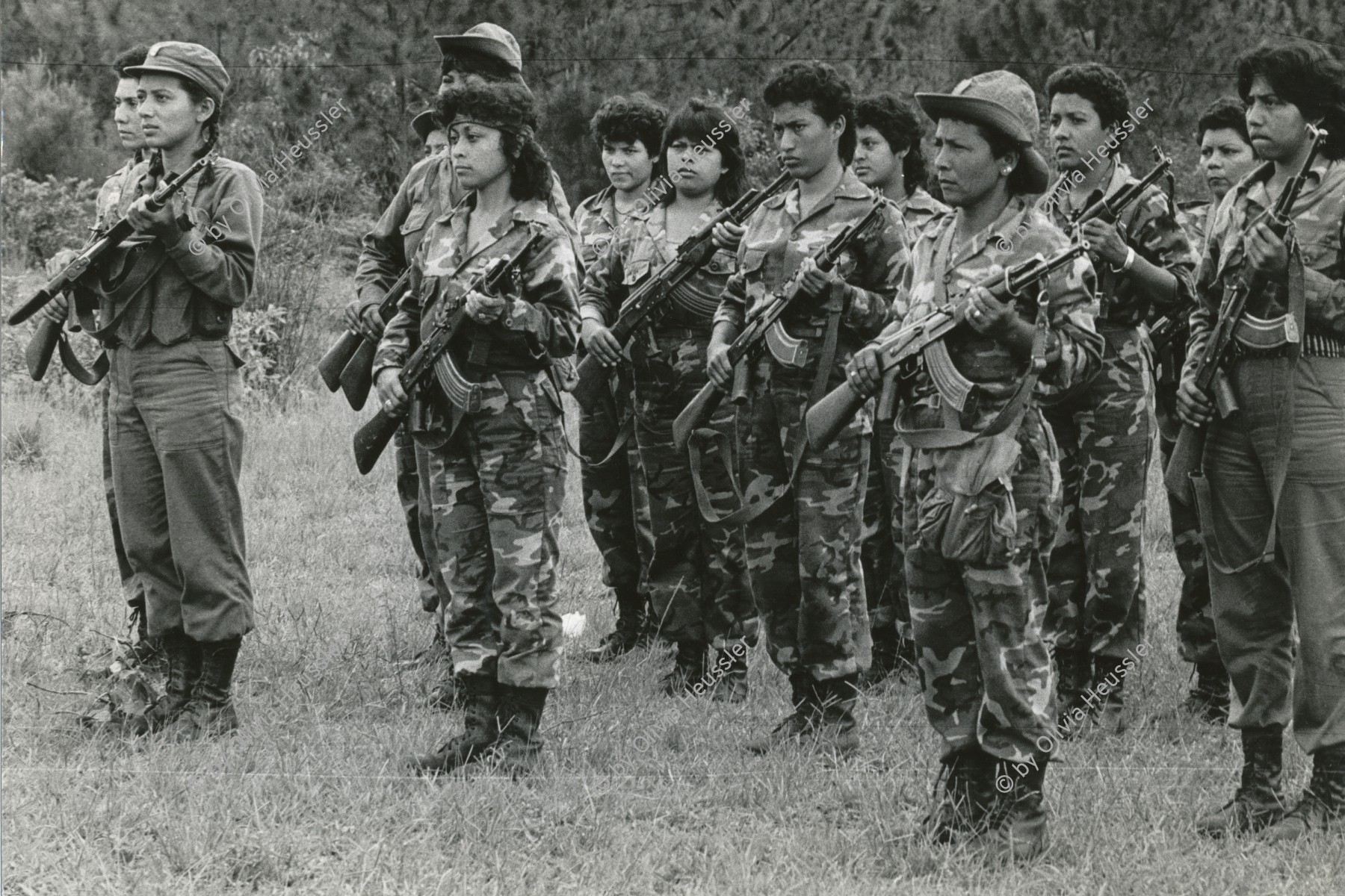 Image of sheet 19850300 photo 24: Das sandinistische Frauen bataillon 'Veronica Lacayo' während dem Morgentraining bewaffnet mit AK-47 Nicaragua Segovias 07.85 1985 √
Sandinist Army Women Battalion Frauen 
AK-47 Awtomat Kalaschnikowa, obrasza 47 (kyrillisch Автомат Калашникова образца 47), ein sowjetisch-russisches Sturmgewehr.
The Sandinista Popular Army (or People's Army; Ejército Popular Sandinista, EPS) was the military established in 1979 by the new Sandinista government to replace the National Guard, following the overthow of Anastasio Somoza Debayle.