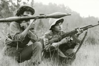 Image of sheet 19850300 photo 38: Das sandinistische Frauen bataillon 'Veronica Lacayo' während dem Morgentraining Frau Soldatin mit einer Panzerfaust Panzerabwehrrohr 40 mm Panzerbüchse RPG-7 auf der Schulter und AK-47  Nicaragua Segovias 07.85 Women Battalion Sandinist Revolution Army War Krieg Training Weapon Waffen √
The Sandinista Popular Army (or People's Army; Ejército Popular Sandinista, EPS) was the military established in 1979 by the new Sandinista government to replace the National Guard, following the overthow of Anastasio Somoza Debayle.
