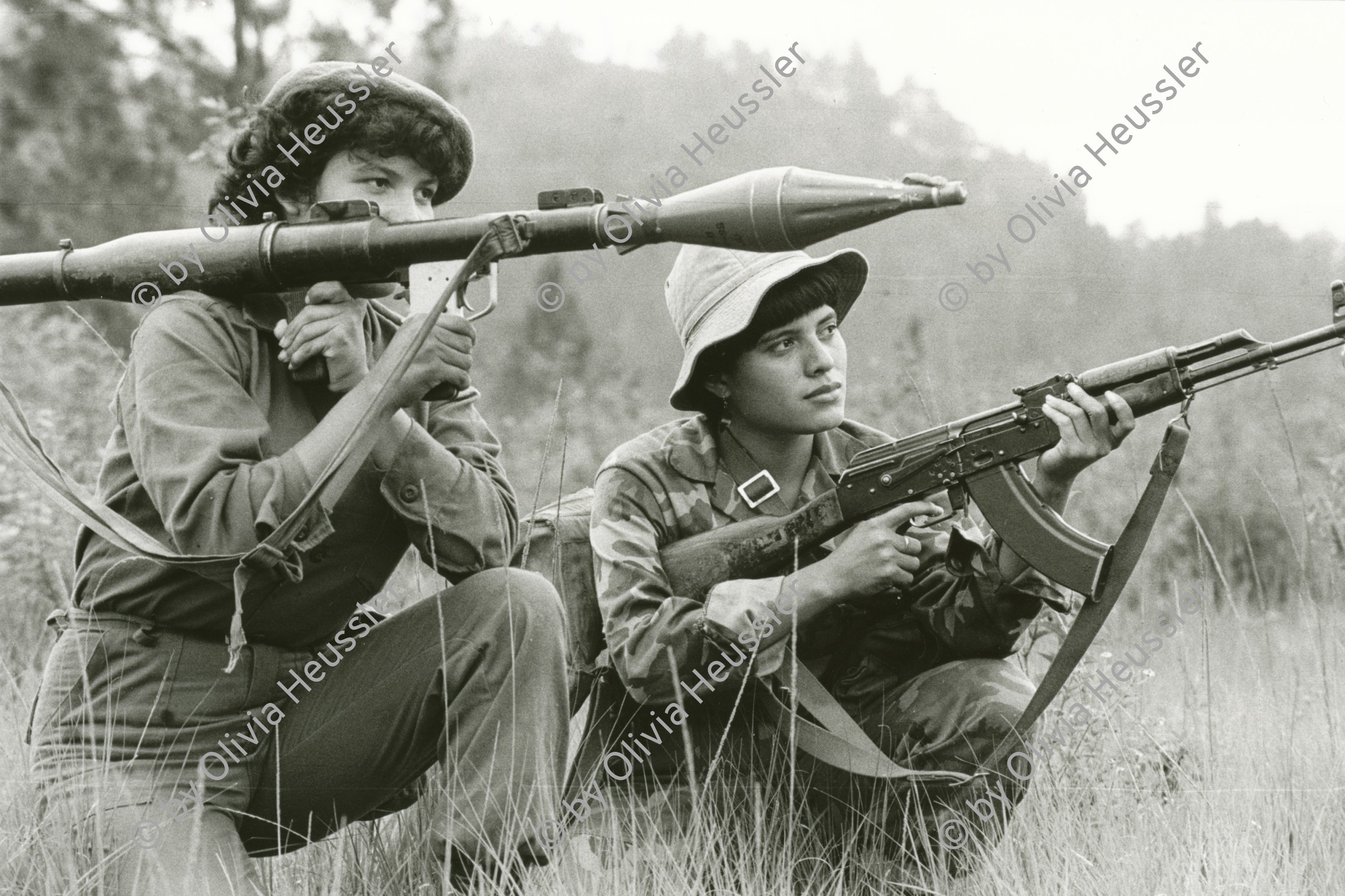 Image of sheet 19850300 photo 38: Das sandinistische Frauen bataillon 'Veronica Lacayo' während dem Morgentraining Frau Soldatin mit einer Panzerfaust Panzerabwehrrohr 40 mm Panzerbüchse RPG-7 auf der Schulter und AK-47  Nicaragua Segovias 07.85 Women Battalion Sandinist Revolution Army War Krieg Training Weapon Waffen √
The Sandinista Popular Army (or People's Army; Ejército Popular Sandinista, EPS) was the military established in 1979 by the new Sandinista government to replace the National Guard, following the overthow of Anastasio Somoza Debayle.