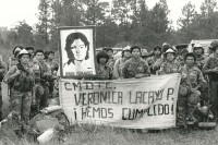 Image of sheet 19850310 photo 16: Angehörige des Frauen bataillons 'Veronica Lacayo' vor ihrer Demobilisation im Norden Nicaragua 1985
√ Battalion Women Sandinist EPS FSLN Soldier Soldatinnen Soldatin Gruppenbild Transparent Banner