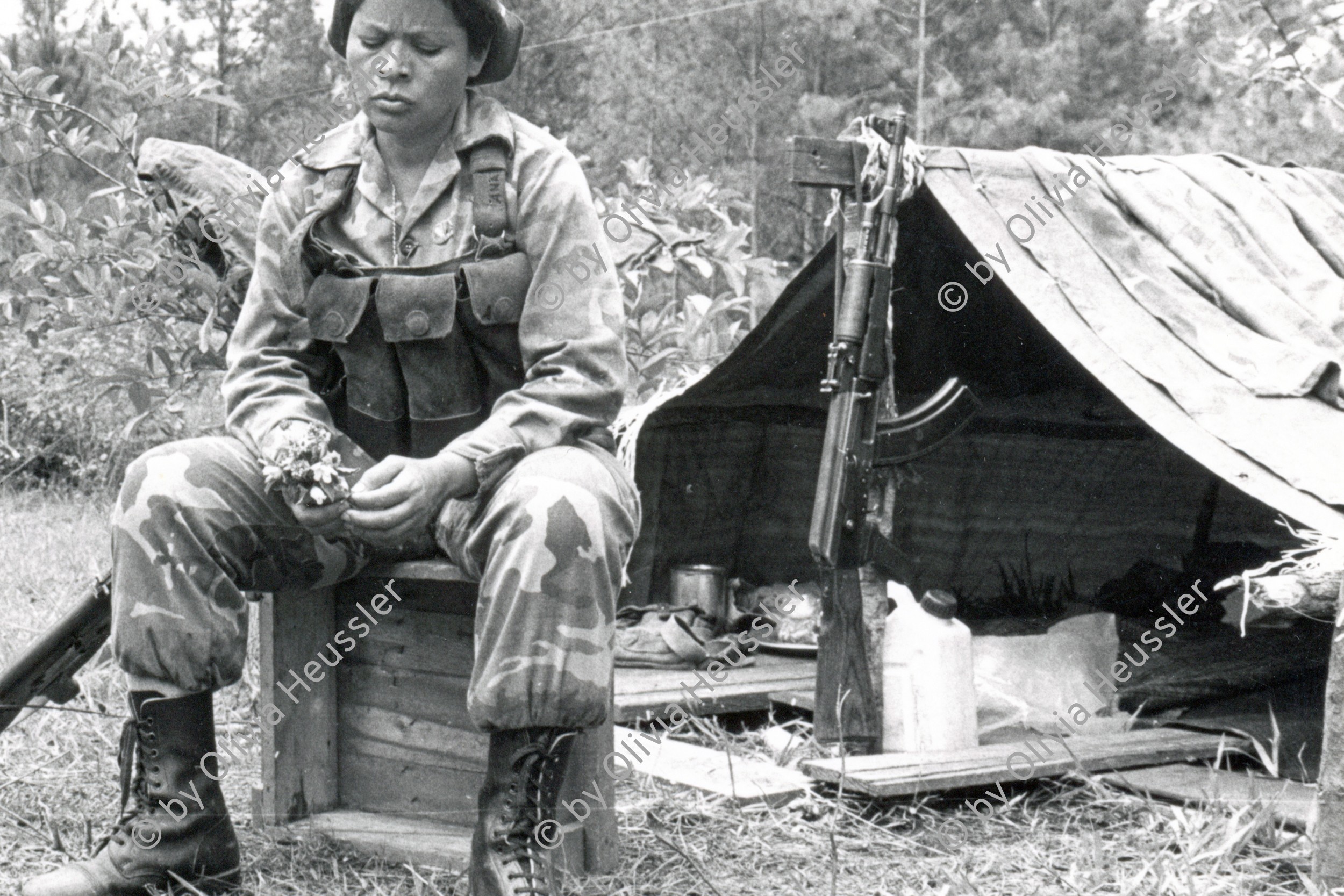 Image of sheet 19850310 photo 41: Nicaragua 1985 √
Soldier Women Woman Army Military War Krieg