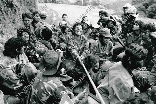 Image of sheet 19850320 photo 27: Die Soldatinnen des sandinistischen Frauenbataillon «Veronica Lacayo» kehren von der Front nach Hause zurück, Leon Nicaragua 1985.

Military Army War Soldier Women Weapon Sandinist EPS FSLN
Members of the Sandinist peoples army female battalion 'Veronica Lacayo' 
Aus: «Der Traum von Solentiname/The dream of Solentiname/El sueño de Solentiname» page nr: 101
copyright by Olivia Heussler
El batallón de mujeres «Verónica Lacayo» regresa
de la zona montañosa de guerra. Dpto. de León, 1985
Exhibition
Im Bestand der Fotostiftung Schweiz 24 x 30 cm RC Vintage 1987.012 B.0226