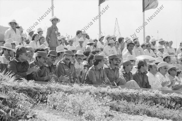 Image of sheet 19850350 photo 43: Der sechste Jahrestag der sandinistischen Revolution wird am 19. Juli in Managua mit internationalem Besuch gefeiert. Ortega hält stundenlange Ansprache. Sovietische Kampfhelikopter Mi- 8 und M-24 überfliegen die 100000 tausenden von Besucher Innen.