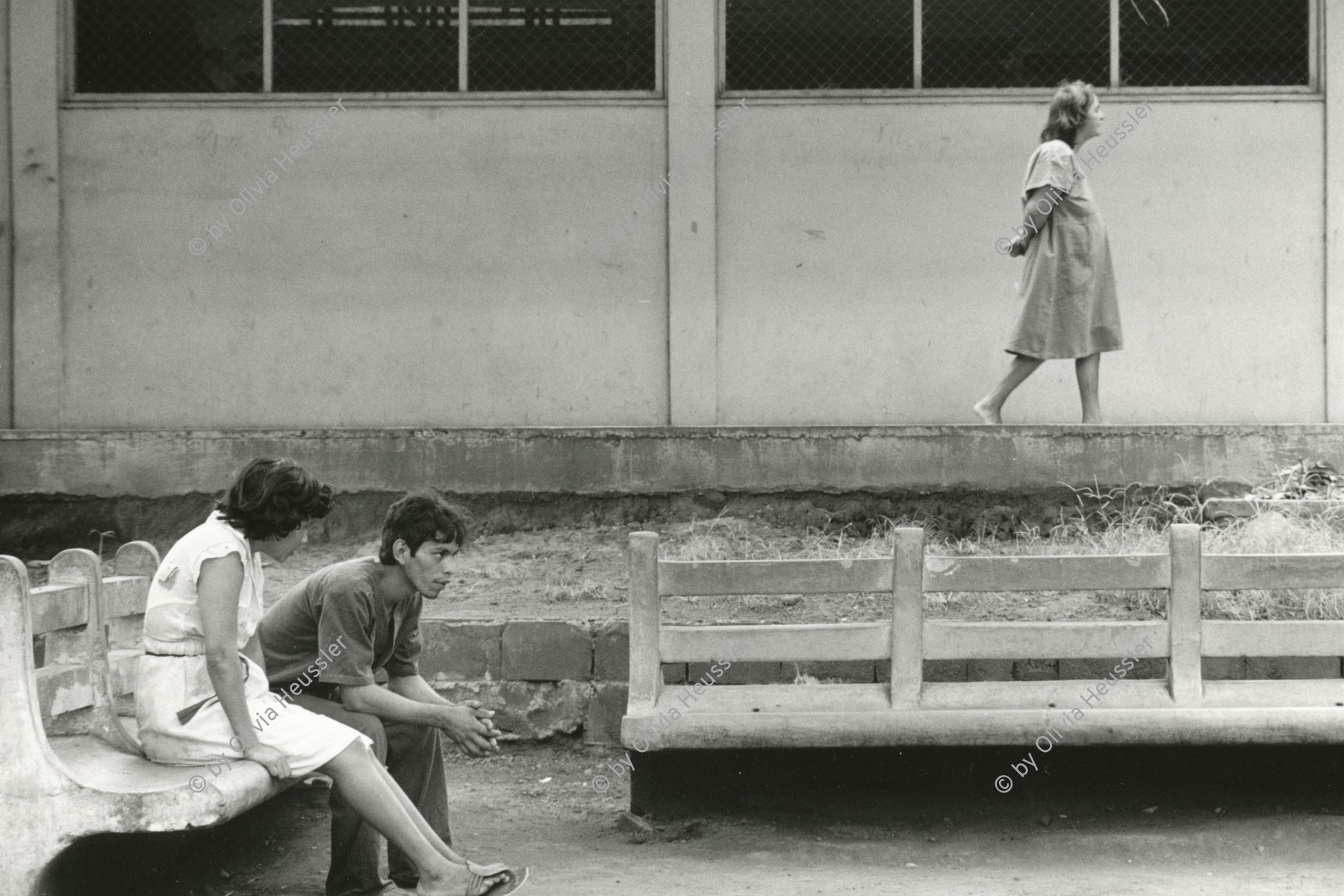 Image of sheet 19850390 photo 1: Ein Projekt, wo junge Frauen und Männer und ehemalige Soldaten des EPS in der Anstalt sich treffen dürfen. Managua Nicaragua √ Manicomio Irrenanstalt
Patienten in der psychiatrischen Klinik in der Hauptstadt 

War victim with psychological psychologically problems in clinic. Patient Health mental War Sandinist hospital psycho