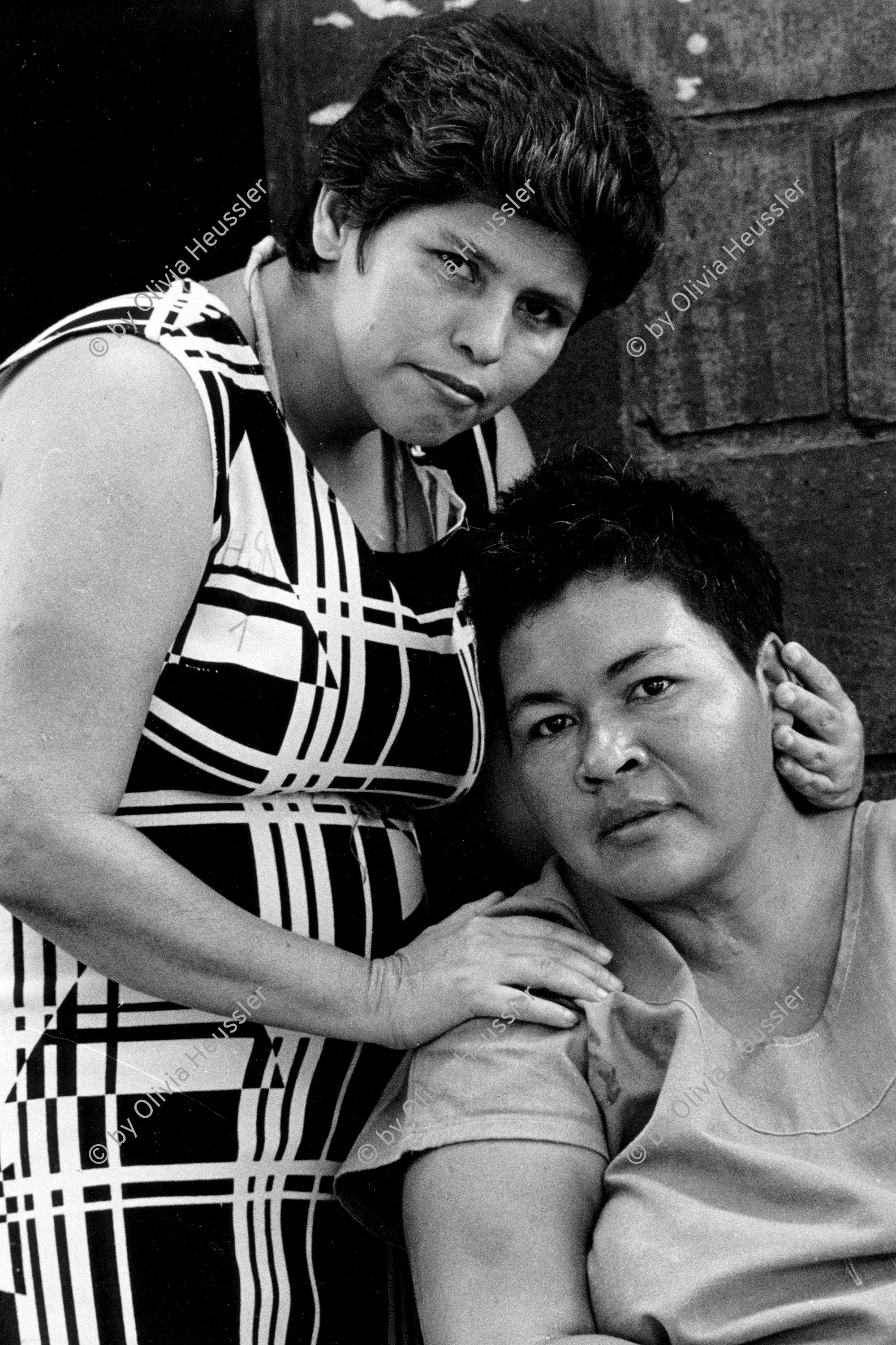 Image of sheet 19850390 photo 14: In der Frauenabteilung der psychiatrischen Klinik Managua leben viele kriegsgeschädigte aus ländlichen Regionen. Nicaragua 1985 √
Manicomio Irrenanstalt
In the women's section of the psychiatric hospital Managua live many war-affected in rural areas. women war central america conflict healt mental psychiatry