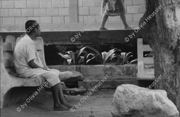 Image of sheet 19850390 photo 20: In der psychiatrischen Klinik von Managua gibt es viele Patientinnen mit Kriegstrauma oft müssen sie noch länger in den Anstalten bleiben weil sie niemand abholt. Irren Irrenanstalt Manicomio
Patient in der psychiatrischen Klinik in der Hauptstadt 

War victim with psychological psychologically problems in clinic. Patient Health mental War Sandinist hospital psycho 
Portrait Cmdte. Monica Baltodano. Managua Nicaragua 1985
psychologically