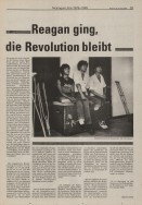 Image of sheet 19850461 photo 28: Robert Mugabe, Präsident von Zimbabwe wird von den obersten Sandinisten
empfangen und hält eine Rede im Centro de Convenciones «Olaf Palme» Handikappierte Invalide Kriegsinvalide Soldaten vor dem Zentrum für die Hilfe von Kriegsgeschädigten. Einer trägt eine Armprothese. Im neueröffneten Zentrum begutachten die Soldaten unter sich ihre neuen Prothesen. 3 Soldaten mit Beinamputationen. Ihre Krücken stehen daneben. Einige sitzen in Rollstühlen. Sovietische Aerzte überwachen die Betreuung. 33 und 34 Sinn Féin Präsident Gerry Adams re. als int. Besucher mit Russen als Uebersetzer.
Präsident der irisch republikanischen Partei, Sinn Fein: Gerry Adams  (re) mit Übersetzer. Nicaragua 1985