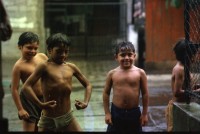 Image of sheet 19850462 photo 6: Kids spielen im Regen Gruppenbild vor unserem Haus Racachacca
Kontaktsheet Blattkopie fehlt ohne Sheet