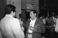 Image of sheet 19850470 photo 2: Napoleon Duarte gibt Shrimps essend eine PK. Portrait. Das Bild im Präsidentenpalast ist pure Stickerei. In der Kathedrale gibt Rivera y Damas eine Messe für ein Jubiläum. Viele Bauern sind gekommen und protestieren gegen die Politik Duartes. 
José Napoleón Duarte Fuentes (November 23, 1925 – February 23, 1990) was a Salvadoran political figure who, from March 3, 1980, to 1982, led the civil-military Revolutionary Government Junta that took power in a 1979 coup d'état. He also served as civilian President of El Salvador between June 1, 1984, and June 1, 1989.

San Salvador El Salvador Mittelamerika Central America 1985 Nicaragua Central Amerika Mittelamerika 1985