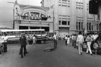 Image of sheet 19850471 photo 6: in der Innenstadt. Bus Transport Menschengruppe downtown
Zentralamerika Centralamerica El Salvador 1985 √
© 1985, OLIVIA HEUSSLER / www.clic.li